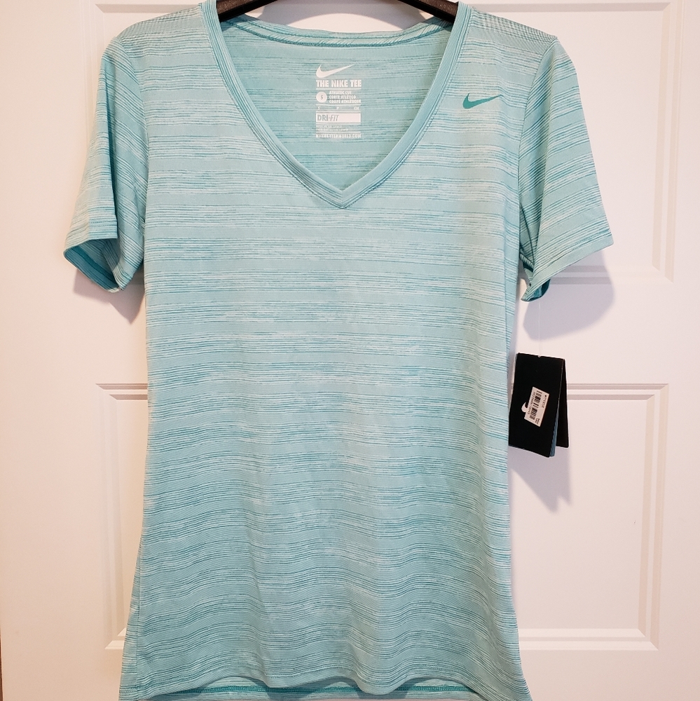 NIKE Tee NWT Dri Fit size small